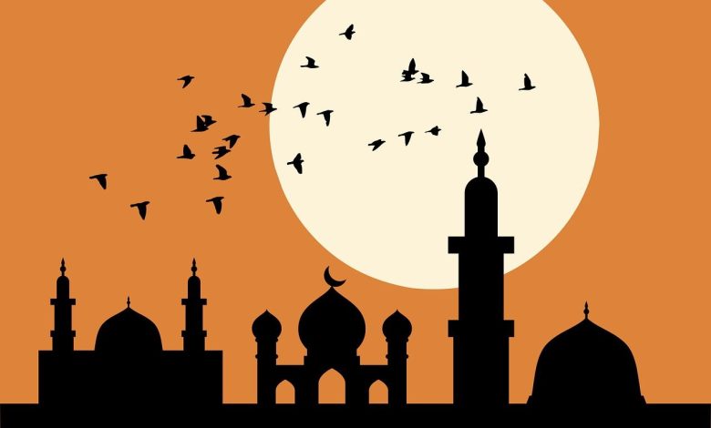 লাল আকাশে উড়ন্ত পাখির সাথে মসজিদ ও মিনার